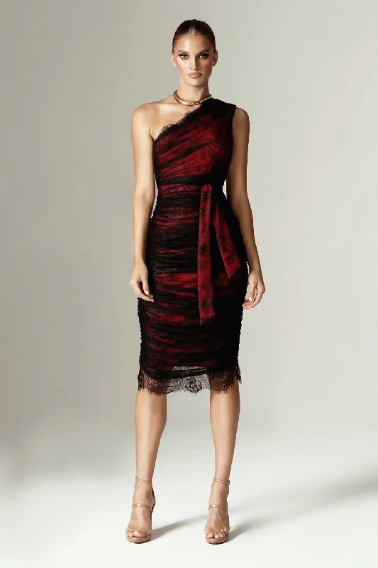 Maxi - inspired midi dresses with flowing fabrics for a beachy vibe Fatima Lace Ruched Midi Dress (Red)
