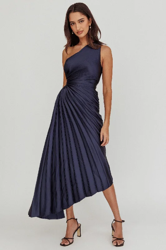 Maxi - inspired midi dresses with flowing fabrics for a beachy vibe Brooklynn One-Shoulder Accordion Pleat Midi Dress Navy Maxi - inspired midi dresses with flowing fabrics for a beachy vibe Brooklynn One-Shoulder Accordion Pleat Midi Dress Navy