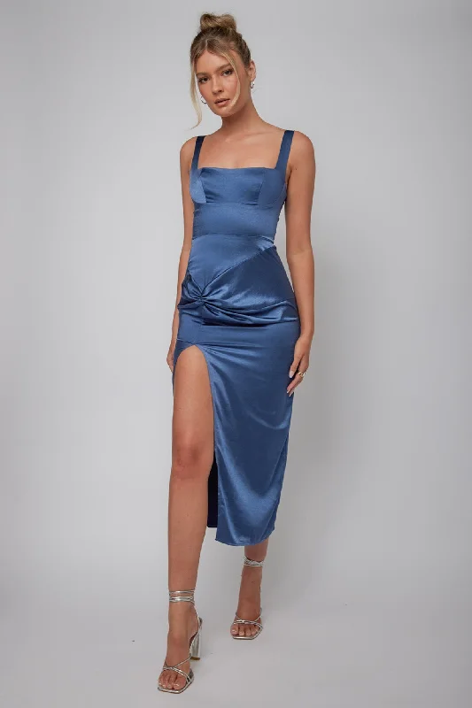 Midi dresses with animal prints for a bold and confident appearance Kristin Knotted Waist Split Midi Dress Navy Midi dresses with animal prints for a bold and confident appearance Kristin Knotted Waist Split Midi Dress Navy