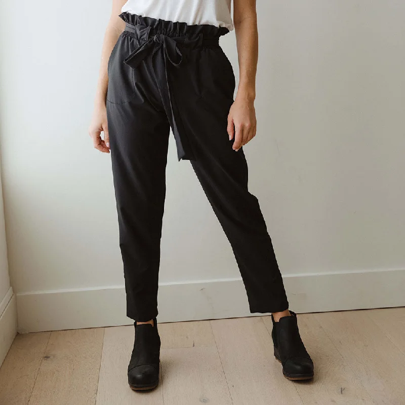 Skinny Fit Women's Leather Look Leggings for a Rocker VibeBow Belt Capri