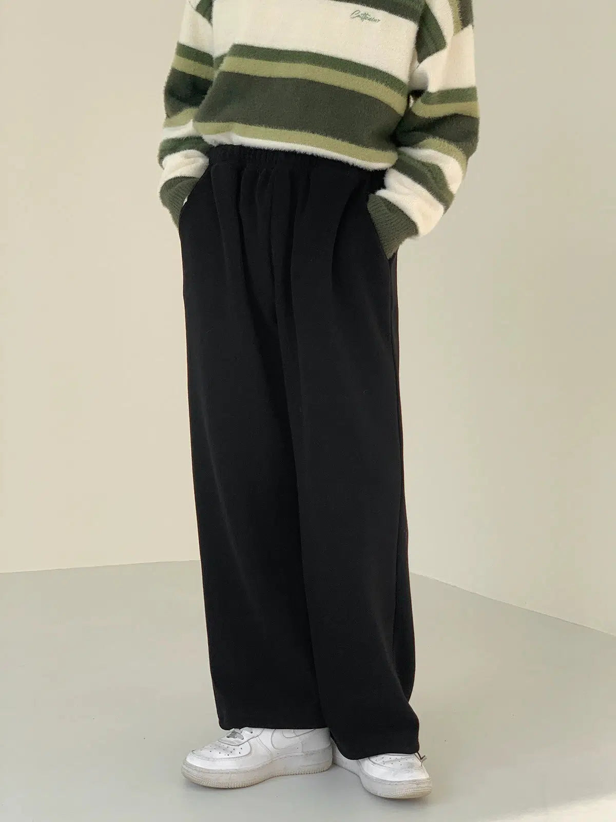 Straight - Leg Women's Vegan Leather Pants for a Chic LookSweatpants With Velvet Lining Straight - Leg Women's Vegan Leather Pants for a Chic LookSweatpants With Velvet Lining