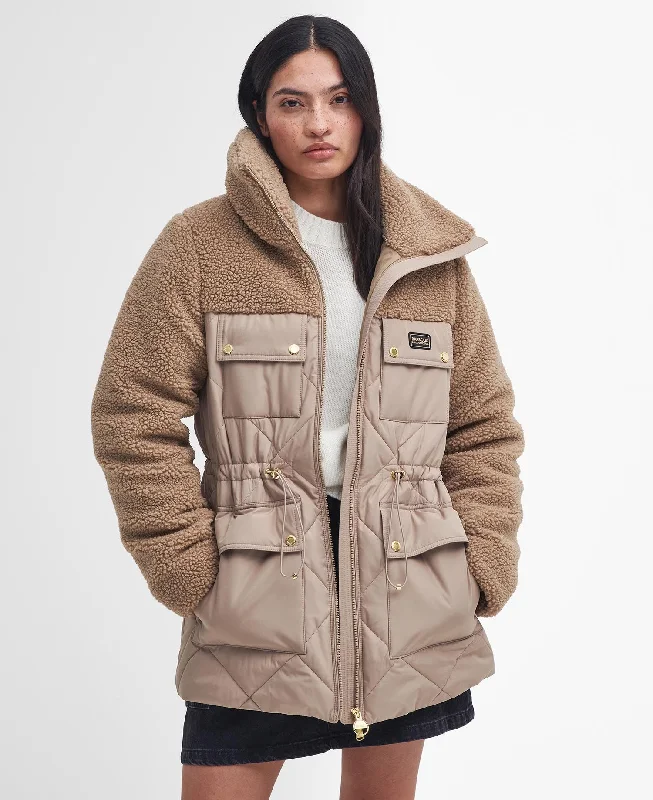 Women's cropped leather coats with silver studs for an edgy lookBarbour International Jermison Quilted jacket - Beige Women's cropped leather coats with silver studs for an edgy lookBarbour International Jermison Quilted jacket - Beige