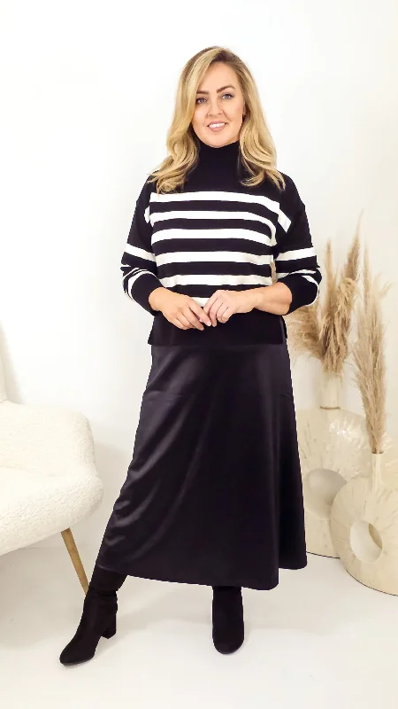 oversized women cardigan for a trendy and cozy lookBaria Black Knit