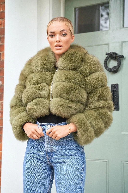 Women's faux fur coats in bright colors for a bold fashion statementCropped Fox Coat With Zip Women's faux fur coats in bright colors for a bold fashion statementCropped Fox Coat With Zip