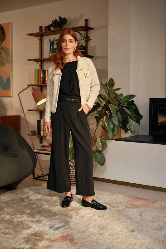 ribbed women cardigan with a classic textureTextured Pocket Detail Crop Knit Jacket