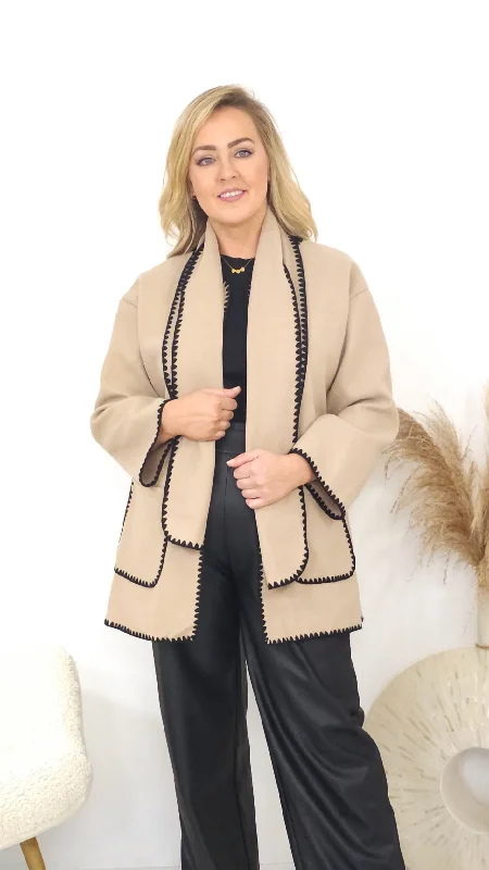 Belted women's cashmere coats in soft pastels for a luxurious feelMonica Beige Short Coat Belted women's cashmere coats in soft pastels for a luxurious feelMonica Beige Short Coat