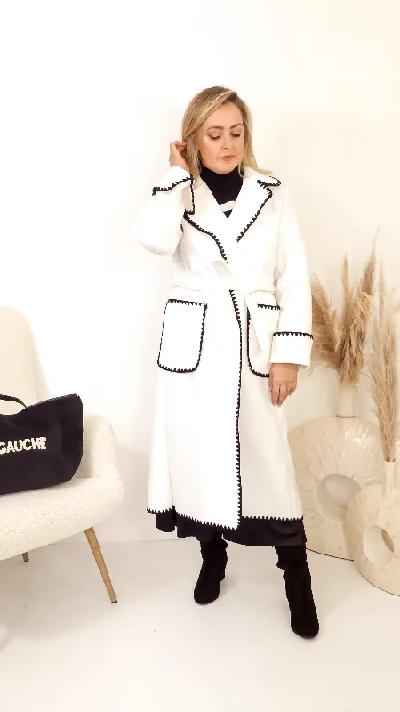 Mid - length women's down coats in a slim fit for a modern and sleek appearanceMonica White Coat Mid - length women's down coats in a slim fit for a modern and sleek appearanceMonica White Coat
