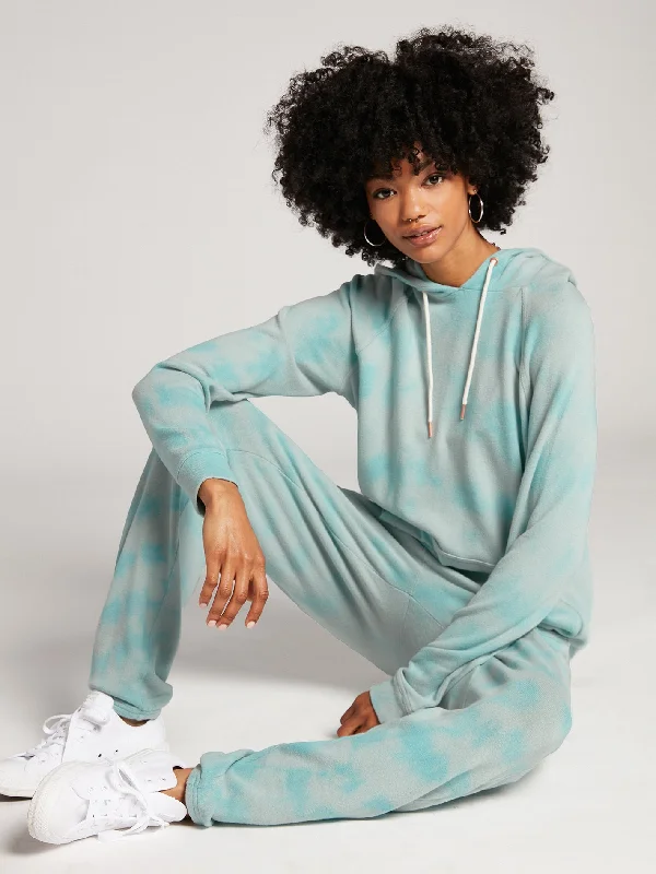 Women's cropped down jackets in bold colors for a sporty and fashionable winter outfitLived In Lounge Hoodie - Blue Fog Women's cropped down jackets in bold colors for a sporty and fashionable winter outfitLived In Lounge Hoodie - Blue Fog