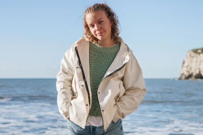Women's cropped down jackets in bold colors for a sporty and fashionable winter outfitWomen's Raindrift Raincoat Women's cropped down jackets in bold colors for a sporty and fashionable winter outfitWomen's Raindrift Raincoat