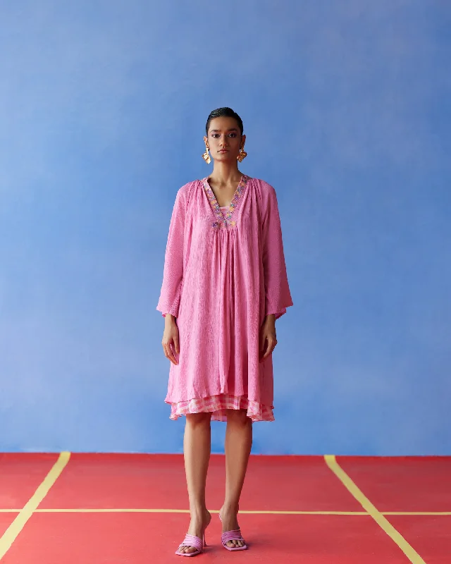 Halter Neck Women Dress to Show Off the Shoulders and Neckline Halter Neck Women Dress to Show Off the Shoulders and Neckline Anther Dress Halter Neck Women Dress to Show Off the Shoulders and Neckline Halter Neck Women Dress to Show Off the Shoulders and Neckline Anther Dress
