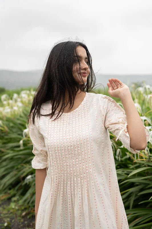 Ball Gown Women Dress with a Full Skirt for a Princess - like Look Ball Gown Women Dress with a Full Skirt for a Princess - like Look Pakhi Dress Ball Gown Women Dress with a Full Skirt for a Princess - like Look Ball Gown Women Dress with a Full Skirt for a Princess - like Look Pakhi Dress