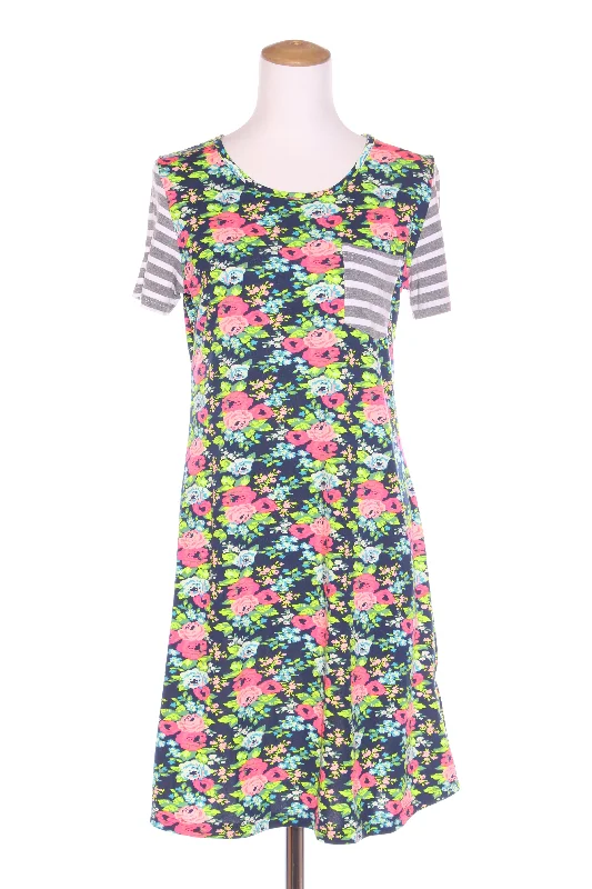 Halter Neck Women Dress to Show Off the Shoulders and Neckline Halter Neck Women Dress to Show Off the Shoulders and Neckline WHITE CHALK (LN) Floral + stripe tee dress! 8 Halter Neck Women Dress to Show Off the Shoulders and Neckline Halter Neck Women Dress to Show Off the Shoulders and Neckline WHITE CHALK (LN) Floral + stripe tee dress! 8