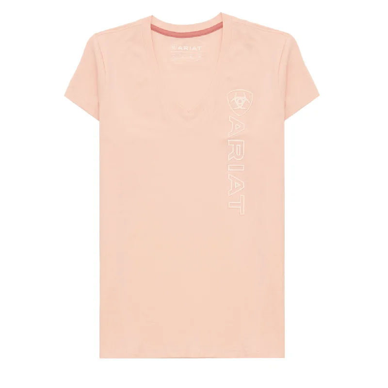 Team - colored polo shirt for sports teamsAriat Womens Vertical Logo V T-Shirt Blushing Rose Team - colored polo shirt for sports teamsAriat Womens Vertical Logo V T-Shirt Blushing Rose