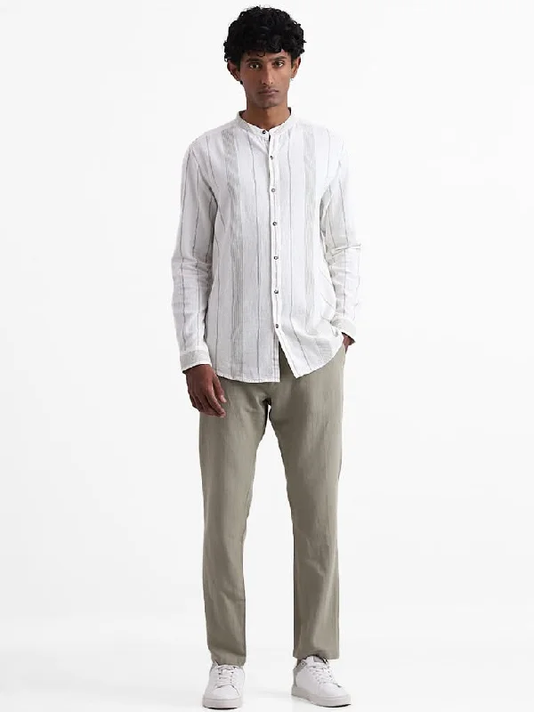 Bermuda Women Shorts for a Classic and Sophisticated LookETA Sage Solid Slim-Fit Mid-Rise Blended Linen Blended Linen Chinos Bermuda Women Shorts for a Classic and Sophisticated LookETA Sage Solid Slim-Fit Mid-Rise Blended Linen Blended Linen Chinos