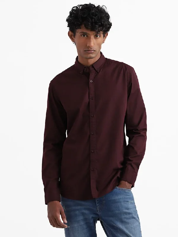 Embroidered Women Shorts with Intricate DesignsNuon Maroon Solid Slim-Fit Shirt