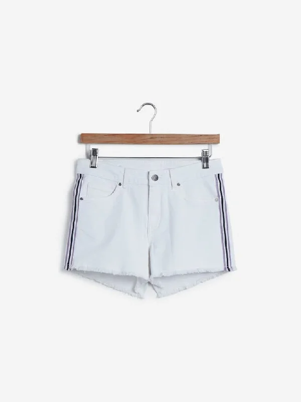 Leather Look Women Shorts for an Edgy and Chic StyleNuon White Tape Detailed Denim Shorts Leather Look Women Shorts for an Edgy and Chic StyleNuon White Tape Detailed Denim Shorts