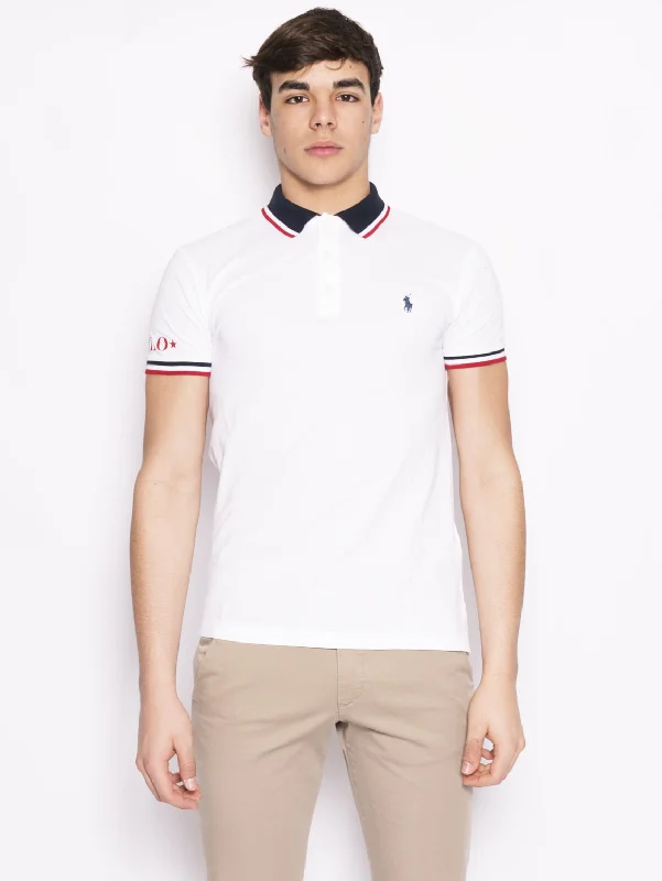 Polo shirt with a cropped length for a trendy lookPolo con Righe e Scritta Bianco / Rosso Polo shirt with a cropped length for a trendy lookPolo con Righe e Scritta Bianco / Rosso